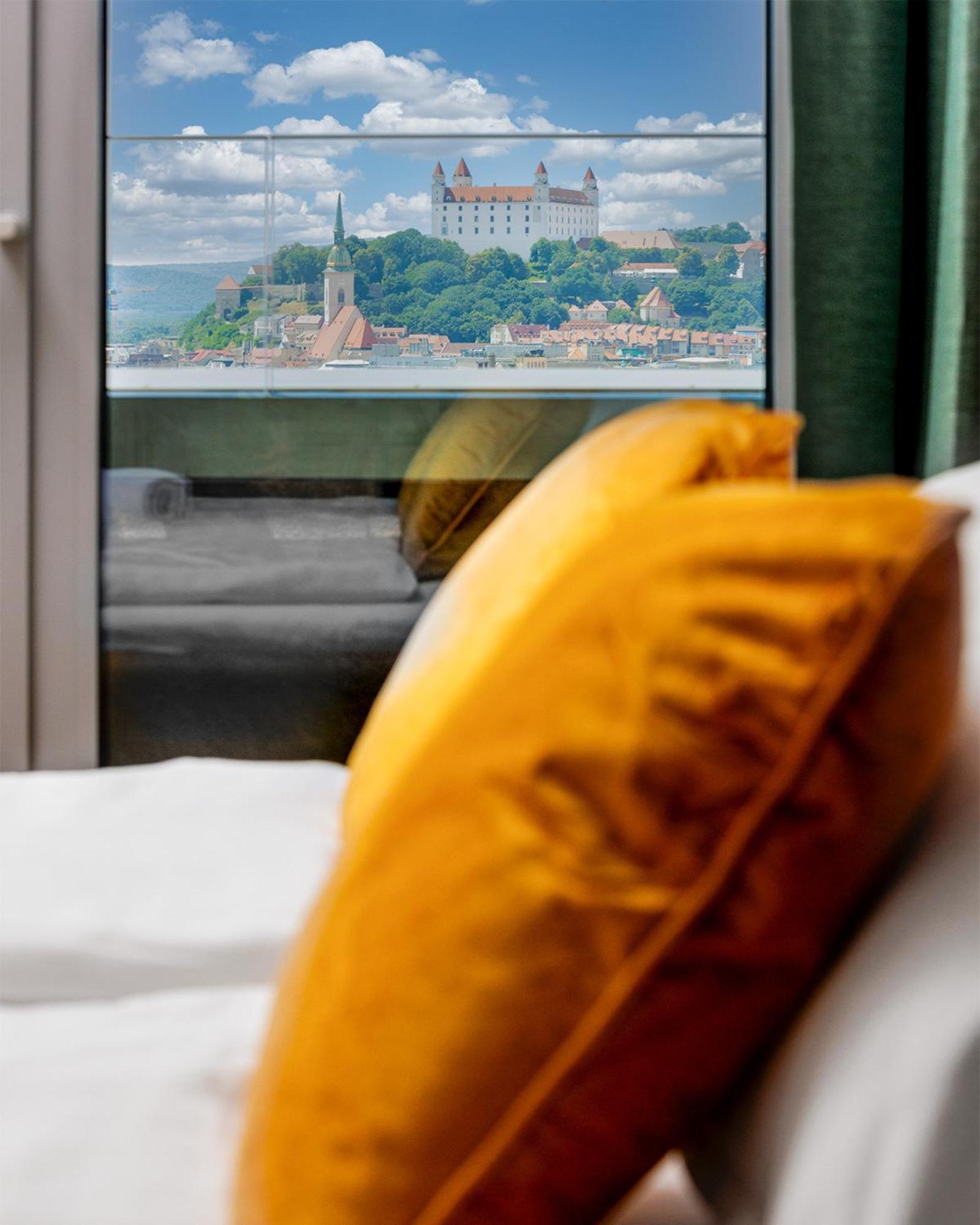 Sky Park 1 - Luxurious #Instaworthy Apartment In Downtown City Center With Included Parking, Best Address In Town Братислава Экстерьер фото