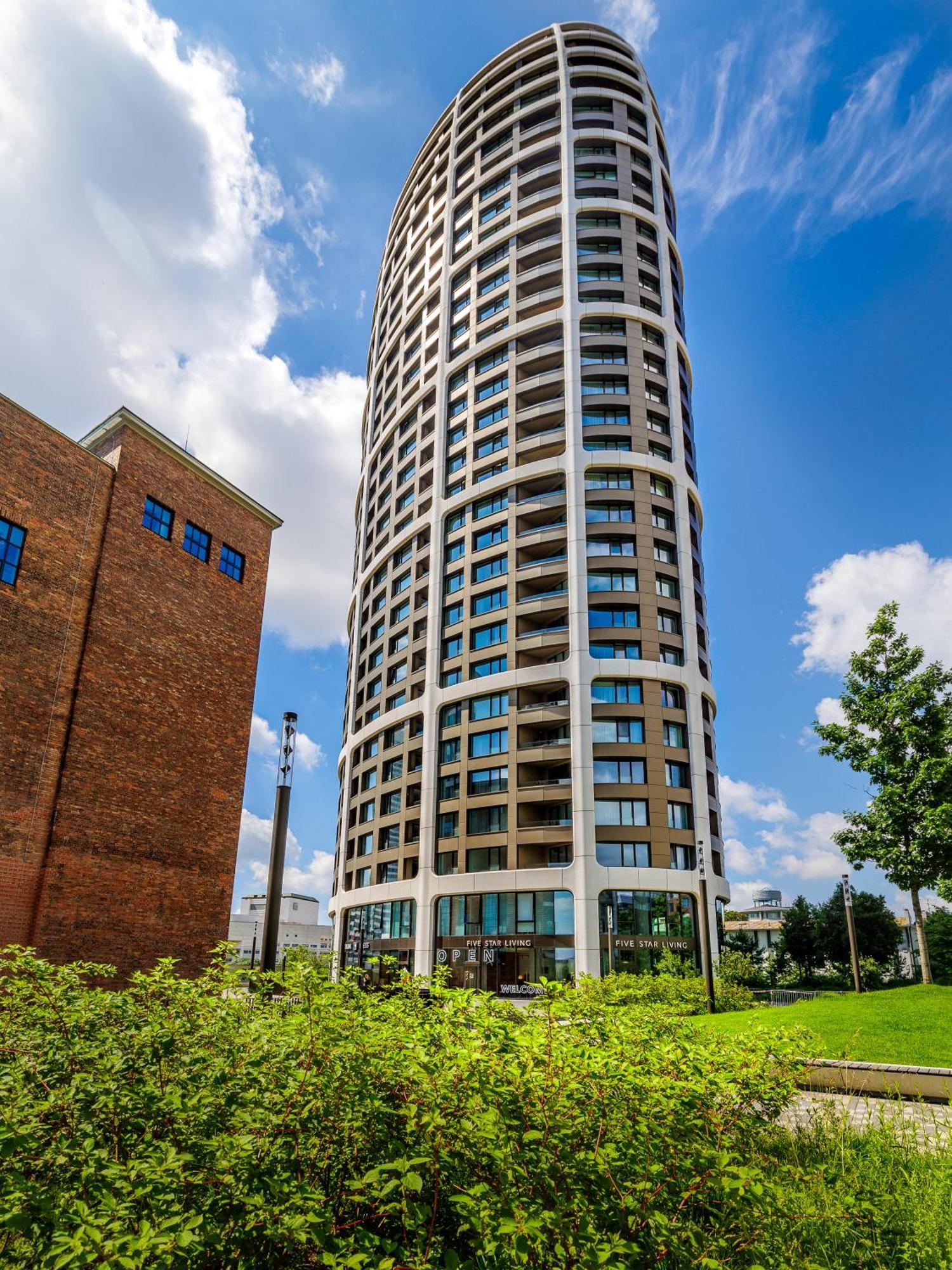 Sky Park 1 - Luxurious #Instaworthy Apartment In Downtown City Center With Included Parking, Best Address In Town Братислава Экстерьер фото